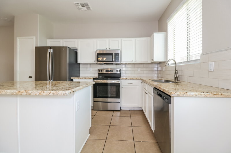 2,370/Mo, 9131 S 258th Ln Buckeye, AZ 85326 Kitchen View
