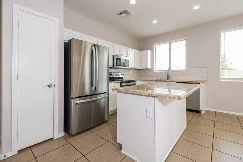 2,370/Mo, 9131 S 258th Ln Buckeye, AZ 85326 Kitchen View 2