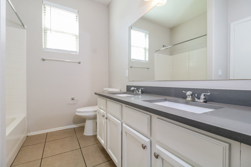2,370/Mo, 9131 S 258th Ln Buckeye, AZ 85326 Main Bathroom View