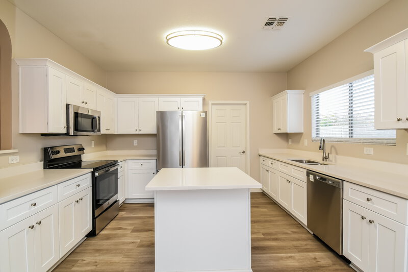 2,060/Mo, 10434 E Azalea Ave Mesa, AZ 85208 Kitchen View