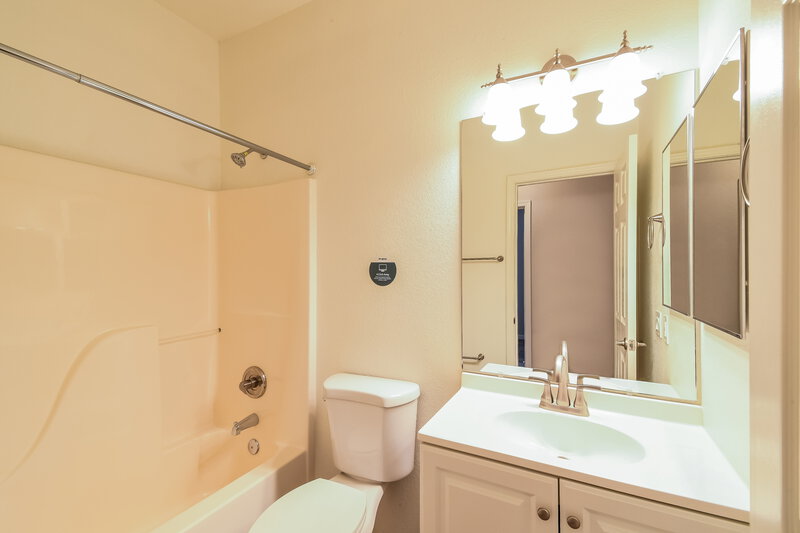 2,060/Mo, 10434 E Azalea Ave Mesa, AZ 85208 Bathroom View