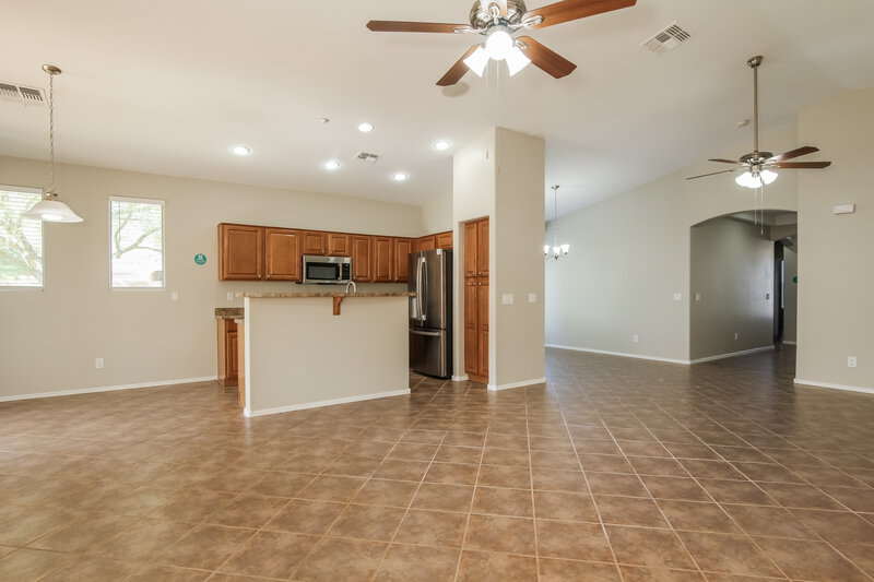 2,525/Mo, 12137 W Dove Wing Way Peoria, AZ 85383 Family Room View