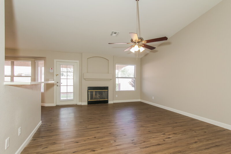 2,580/Mo, 824 E Rose Marie Ln Phoenix, AZ 85022 Living Room View 2