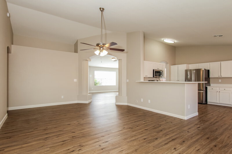 2,580/Mo, 824 E Rose Marie Ln Phoenix, AZ 85022 Living Room View 3