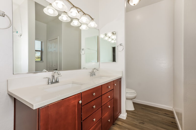 2,030/Mo, 1352 E Clifton Ave Gilbert, AZ 85295 Main Bathroom View