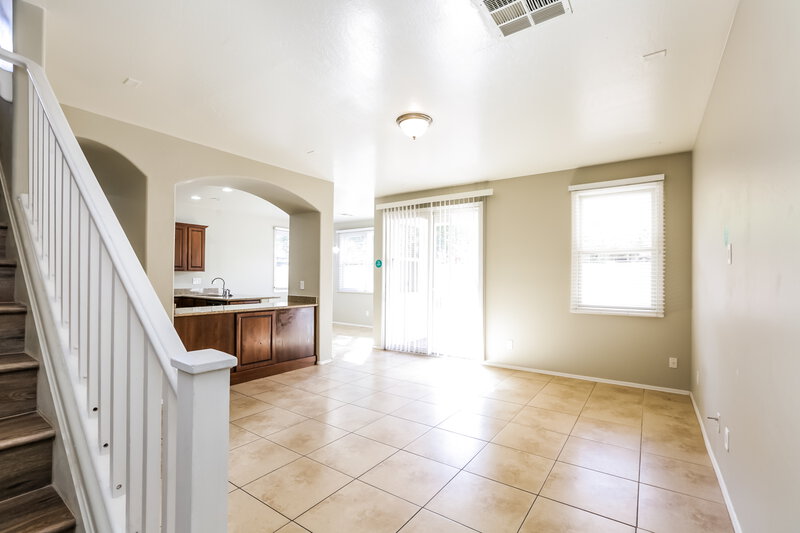 2,330/Mo, 2315 E Sunland Ave Phoenix, AZ 85040 Living Room View