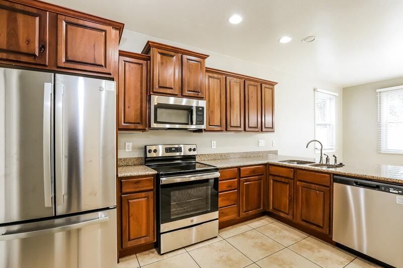 2,330/Mo, 2315 E Sunland Ave Phoenix, AZ 85040 Kitchen View