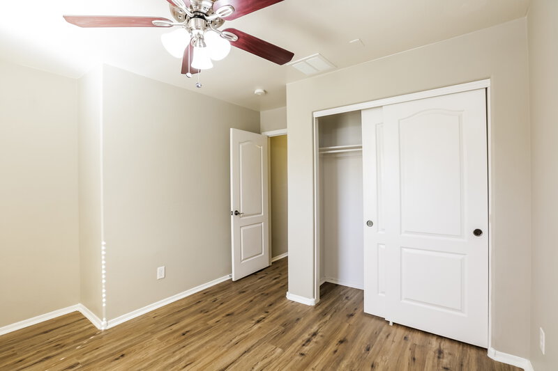 2,330/Mo, 2315 E Sunland Ave Phoenix, AZ 85040 Bedroom View