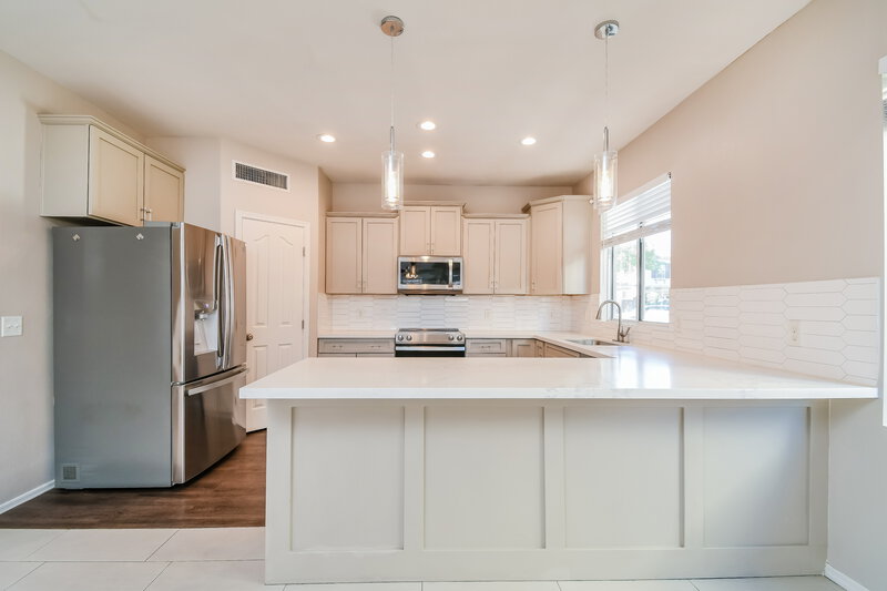 2,200/Mo, 1469 S Hawk Ln Gilbert, AZ 85296 Kitchen View