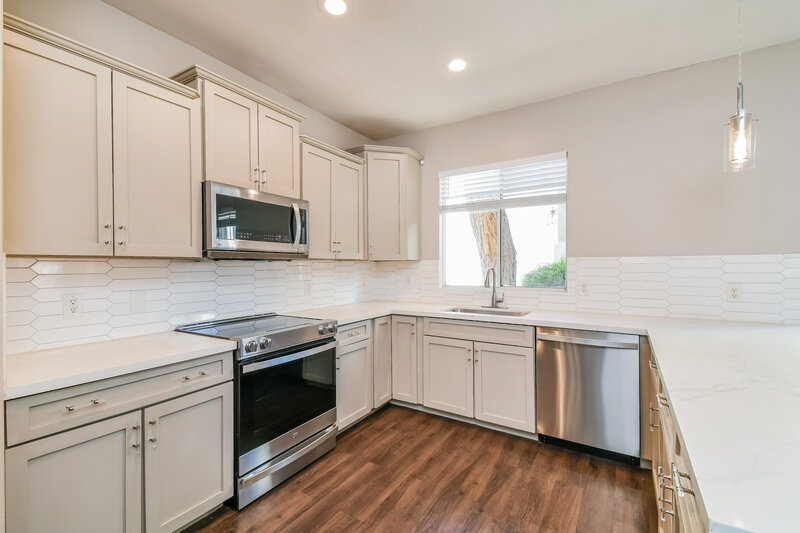 2,200/Mo, 1469 S Hawk Ln Gilbert, AZ 85296 Kitchen View 2