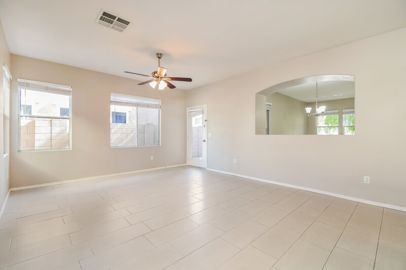 2,200/Mo, 1469 S Hawk Ln Gilbert, AZ 85296 Family Room View