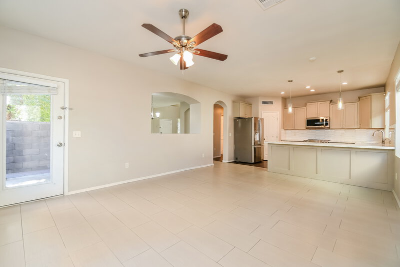 2,200/Mo, 1469 S Hawk Ln Gilbert, AZ 85296 Family Room View 2