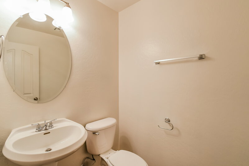 2,200/Mo, 1469 S Hawk Ln Gilbert, AZ 85296 Powder Room View