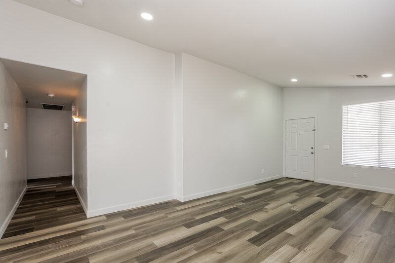 2,075/Mo, 6417 W Magnolia St Phoenix, AZ 85043 Living Room View 2