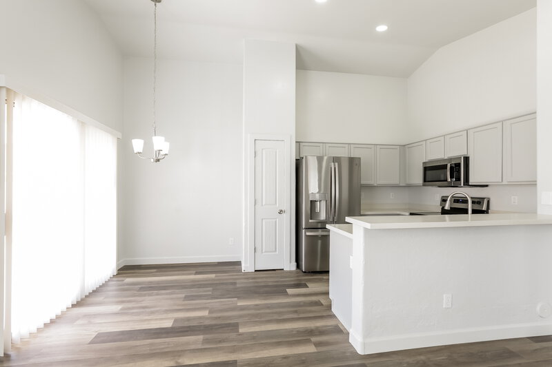 2,075/Mo, 6417 W Magnolia St Phoenix, AZ 85043 Breakfast Nook View