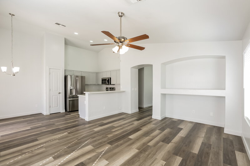 2,075/Mo, 6417 W Magnolia St Phoenix, AZ 85043 Family Room View