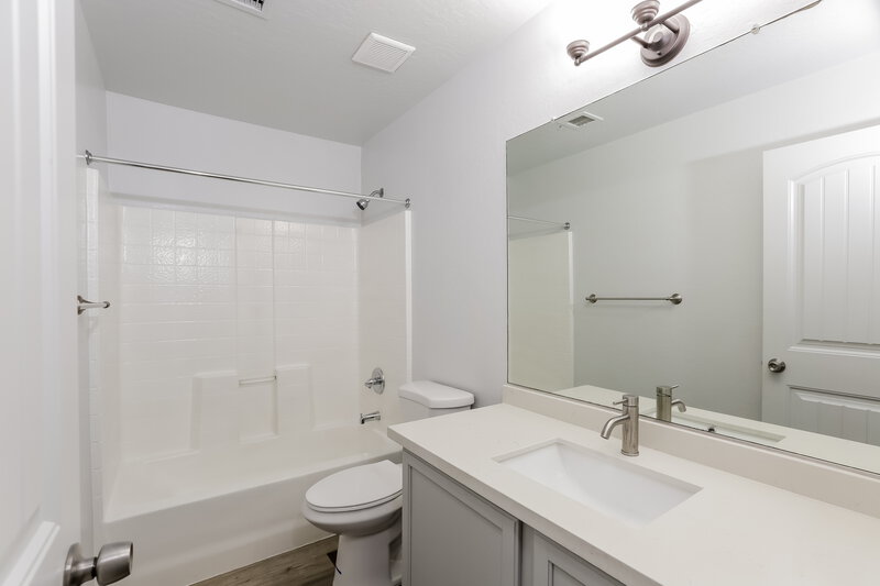 2,075/Mo, 6417 W Magnolia St Phoenix, AZ 85043 Bathroom View
