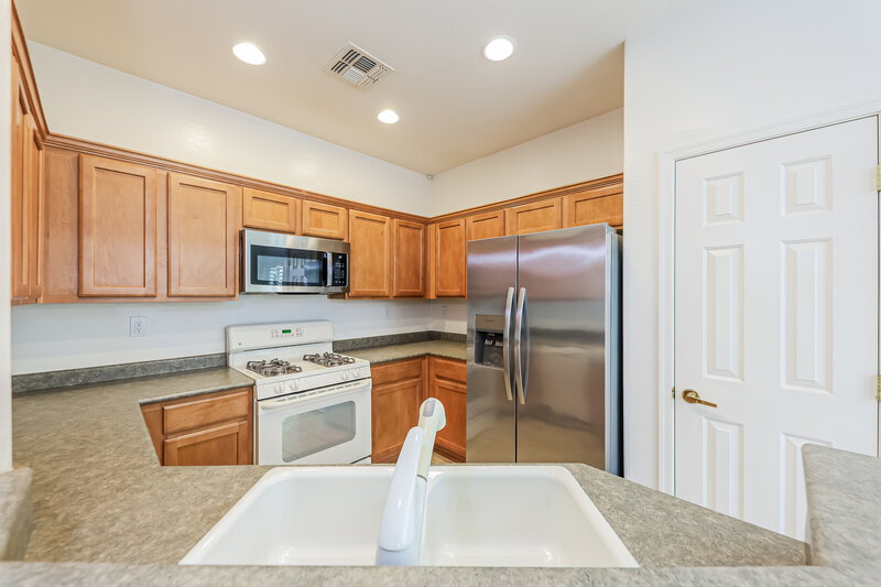 2,100/Mo, 39511 N Prairie Ln Phoenix, AZ 85086 Kitchen View