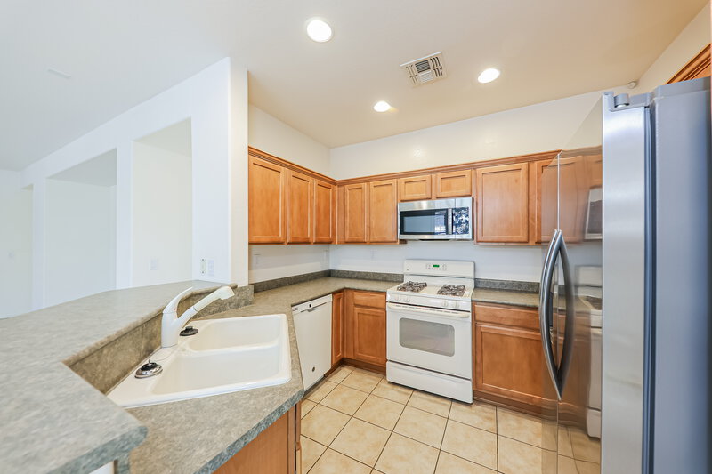 2,100/Mo, 39511 N Prairie Ln Phoenix, AZ 85086 Kitchen View 2