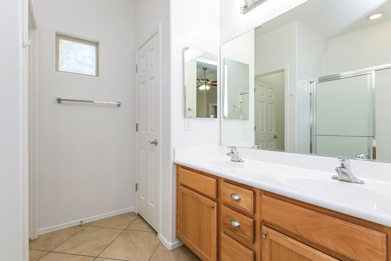 2,285/Mo, 2694 E Hickory St Gilbert, AZ 85298 Main Bathroom View