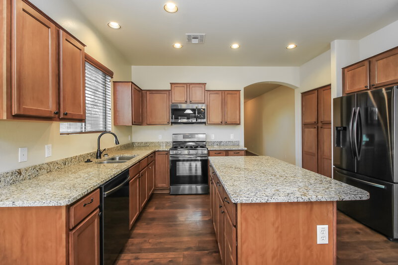 2,585/Mo, 21937 S 214th ST Queen Creek, AZ 85142 Kitchen View 2