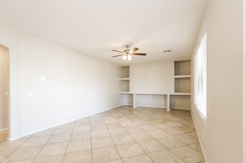 2,710/Mo, 4428 W St Anne Ave Laveen, AZ 85339 Family Room View