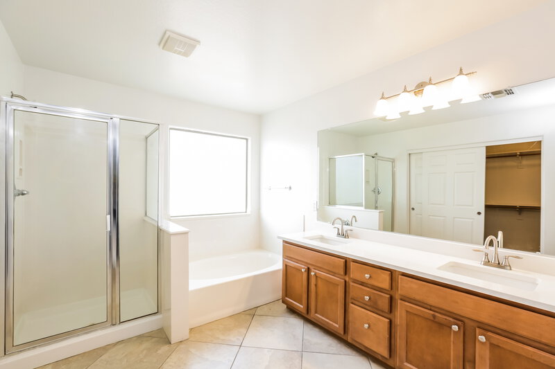 2,710/Mo, 4428 W St Anne Ave Laveen, AZ 85339 Main Bathroom View