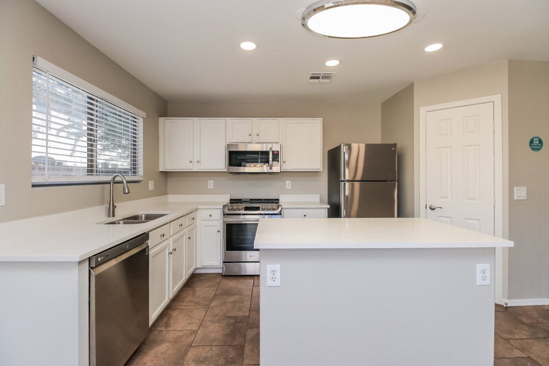 1,920/Mo, 2229 E 35th Ave Apache Junction, AZ 85119 Kitchen View