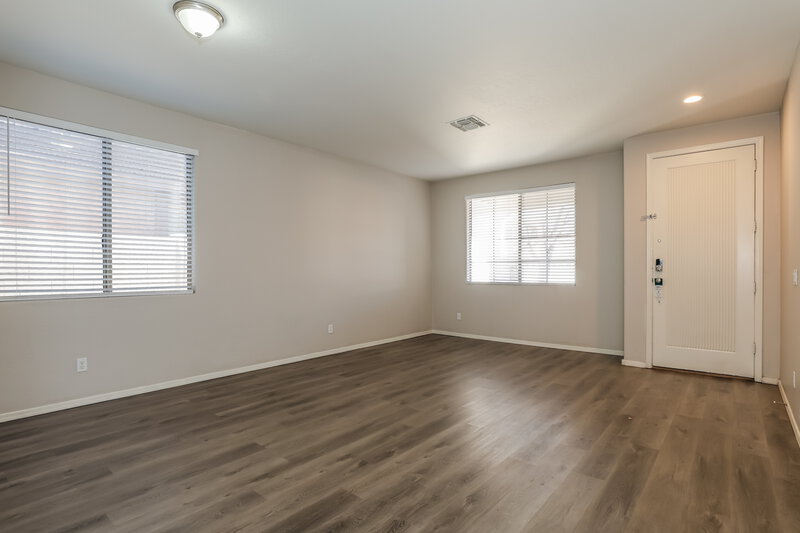 2,035/Mo, 2427 E Glass Ln Phoenix, AZ 85042 Living Room View 2