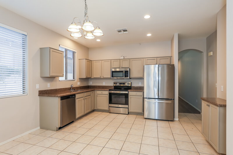 2,035/Mo, 2427 E Glass Ln Phoenix, AZ 85042 Kitchen View