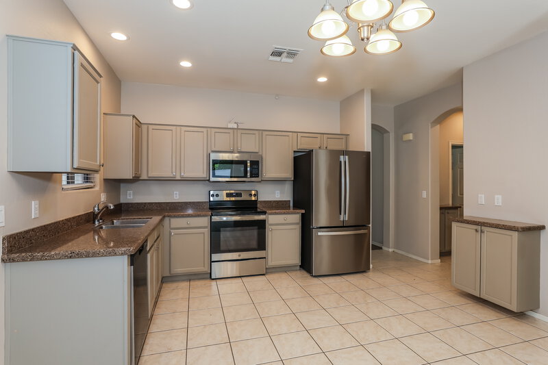 2,035/Mo, 2427 E Glass Ln Phoenix, AZ 85042 Kitchen View 2