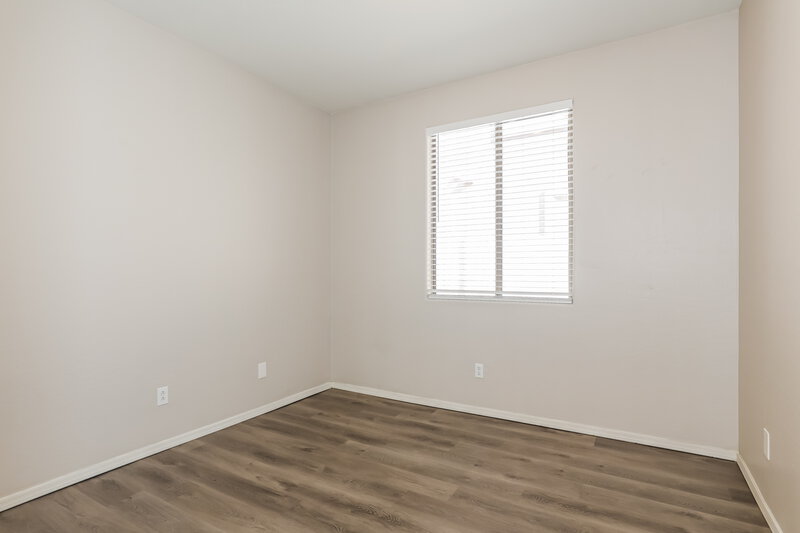 2,035/Mo, 2427 E Glass Ln Phoenix, AZ 85042 Bedroom View 2