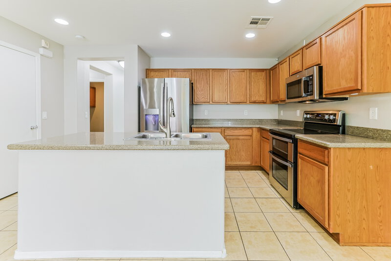 1,760/Mo, 1505 E Lakeview Dr San Tan Valley, AZ 85143 Kitchen View 2