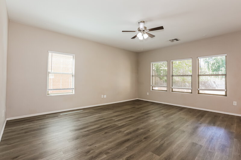 2,400/Mo, 21160 E Munoz St Queen Creek, AZ 85142 Living Room View 2