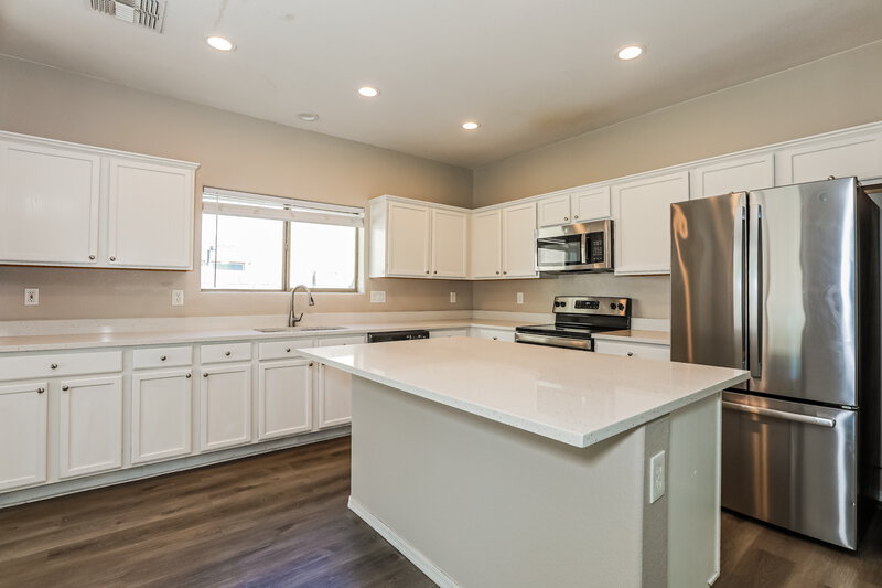 2,400/Mo, 21160 E Munoz St Queen Creek, AZ 85142 Kitchen View