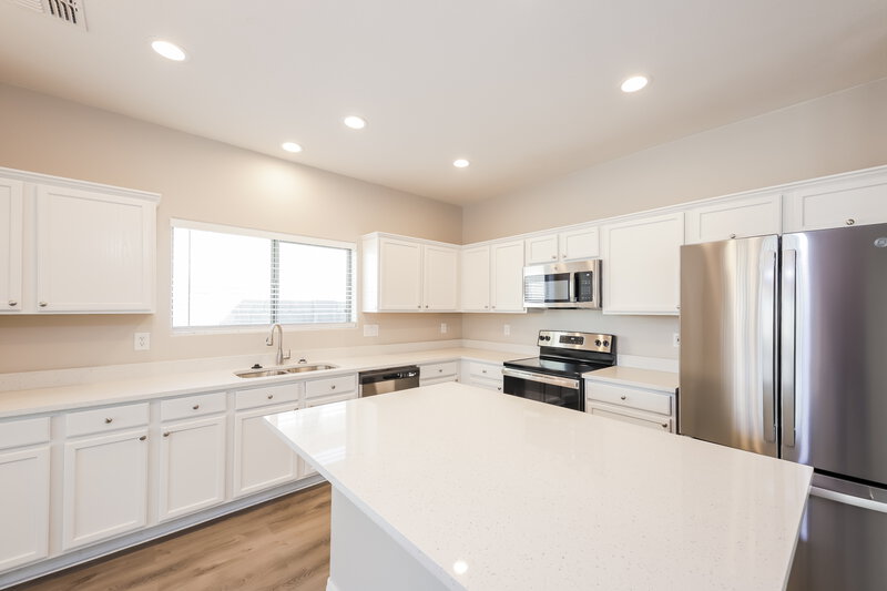 2,475/Mo, 21160 E Munoz St Queen Creek, AZ 85142 Kitchen View 2