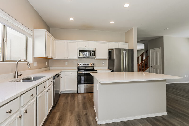 2,400/Mo, 21160 E Munoz St Queen Creek, AZ 85142 Kitchen View 2