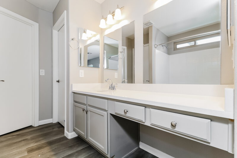 1,975/Mo, 15550 N Ulrich Way Surprise, AZ 85374 Main Bathroom View