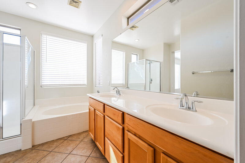 2,165/Mo, 2621 W Medinah Way Anthem, AZ 85086 Main Bathroom View