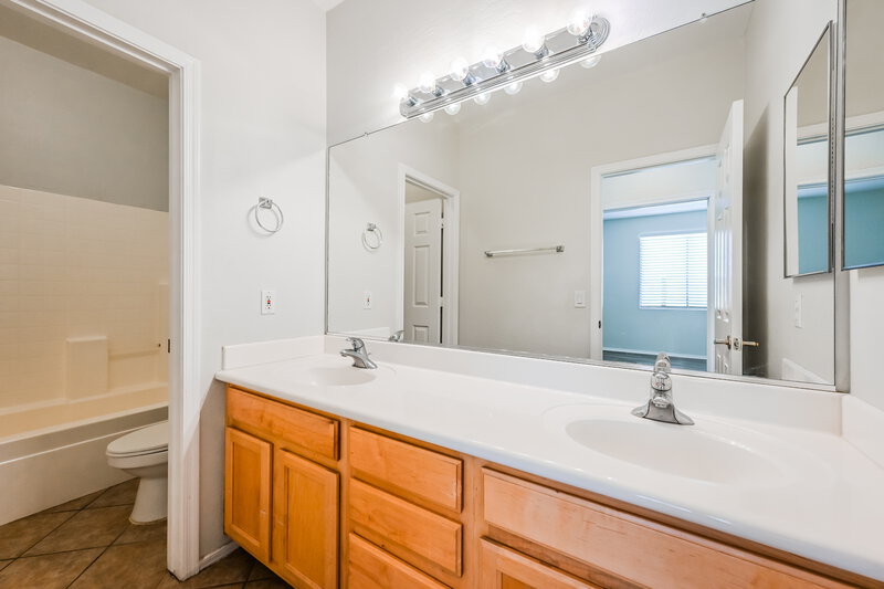 2,165/Mo, 2621 W Medinah Way Anthem, AZ 85086 Bathroom View