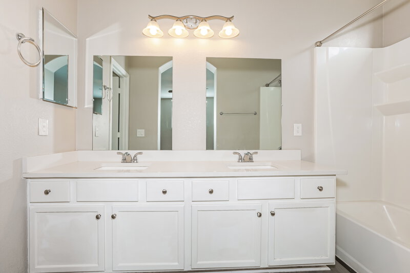 2,090/Mo, 1225 S Mansard Mesa, AZ 85209 Main Bathroom View 2