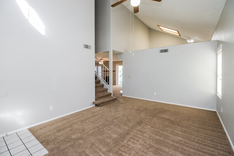 2,325/Mo, 441 S Maple 159 Mesa, AZ 85206 Living Room View 2