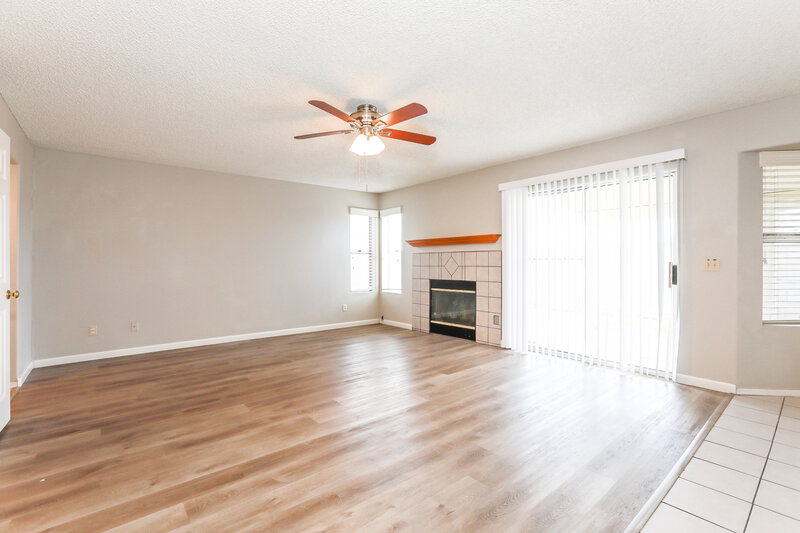 2,015/Mo, 441 S Maple 159 Mesa, AZ 85206 Living Room View 2