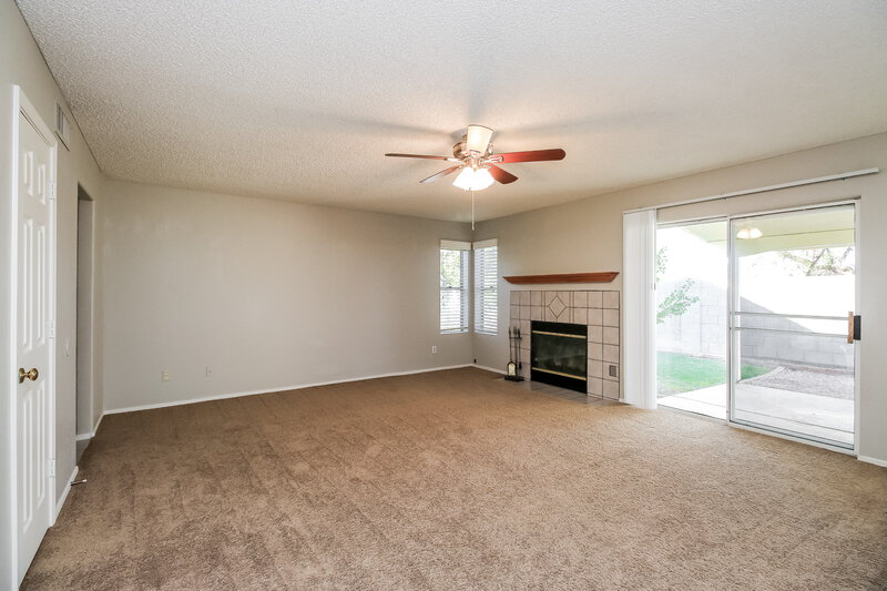 2,325/Mo, 441 S Maple 159 Mesa, AZ 85206 Living Room View 3