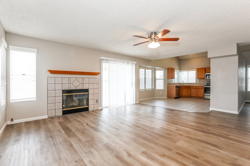 2,015/Mo, 441 S Maple 159 Mesa, AZ 85206 Living Room View 3