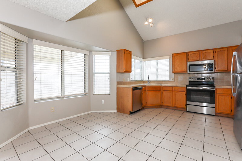 2,015/Mo, 441 S Maple 159 Mesa, AZ 85206 Kitchen View