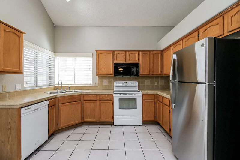 2,325/Mo, 441 S Maple 159 Mesa, AZ 85206 Kitchen View