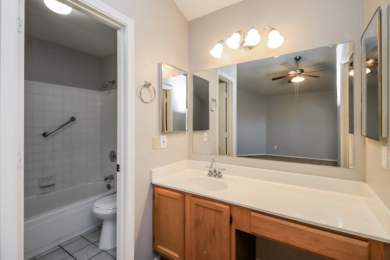 2,325/Mo, 441 S Maple 159 Mesa, AZ 85206 Main Bathroom View