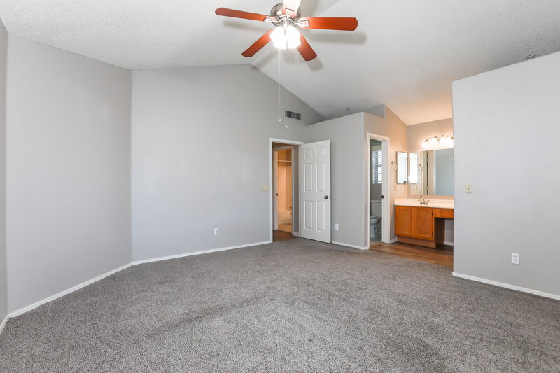 2,015/Mo, 441 S Maple 159 Mesa, AZ 85206 Main Bedroom View 2