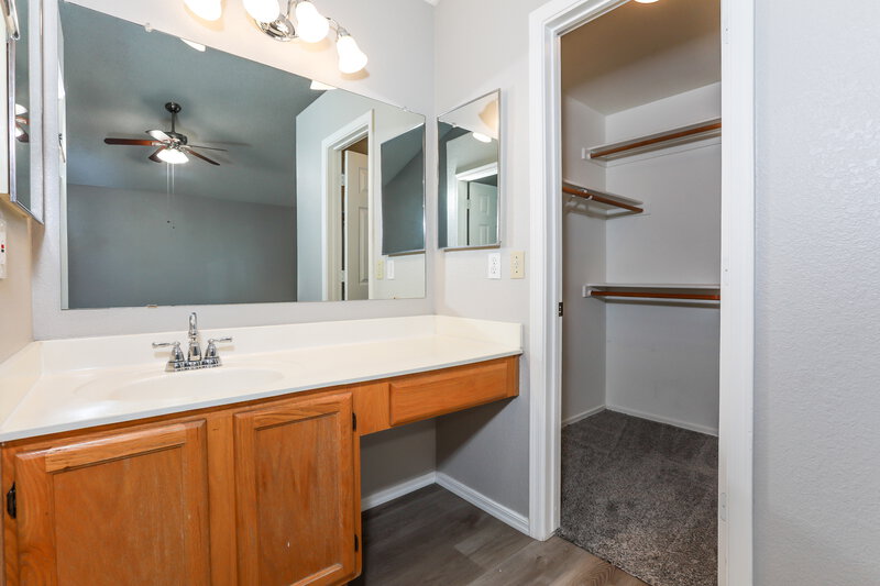2,015/Mo, 441 S Maple 159 Mesa, AZ 85206 Main Bathroom View